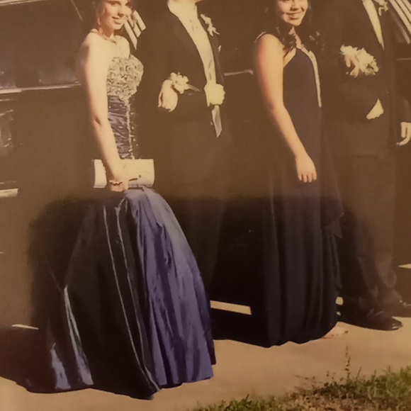 ❄️ Gorgeous navy blue dress Sz 4 corset mermaid prom gown Karishma Creations - Picture 3 of 11